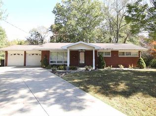 5119 Staten Dr, Godfrey, IL 62035