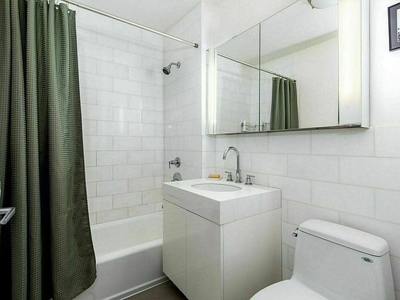 5th image of 300 E 64th St APT 5I