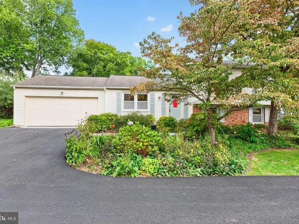 2669 Fanieul Hall Ct, Herndon, VA 20171