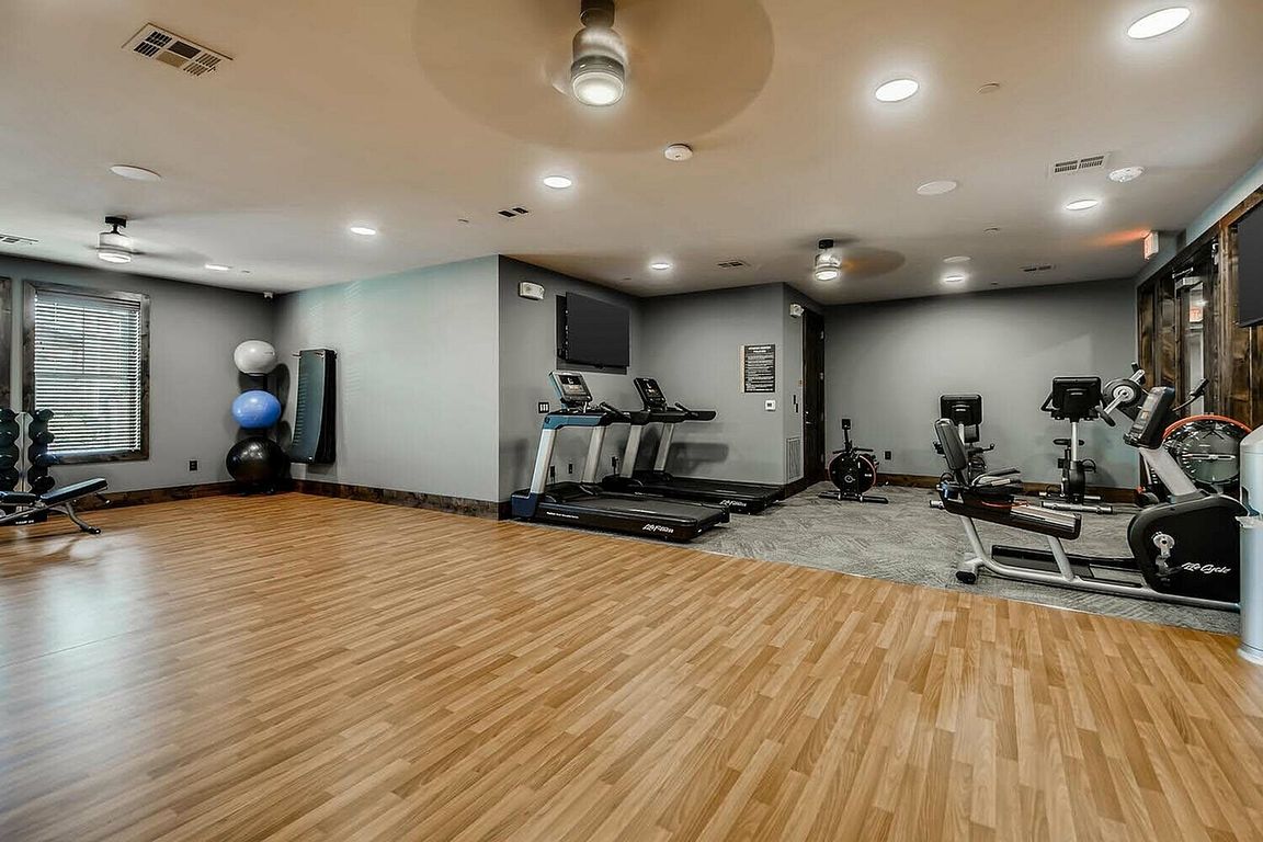 1196 T L Townsend Drive-large-005-004-InteriorEdit-1500x1000-72dpi