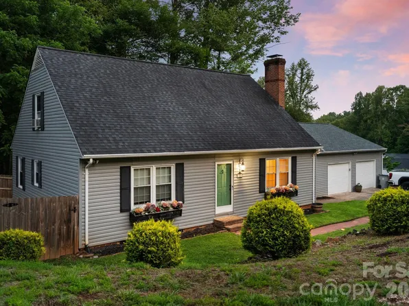 1014 Bramblewood Ct NE, Lenoir, NC 28645