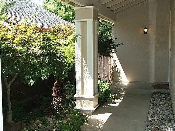 5th image of 156 Wildberry Ct