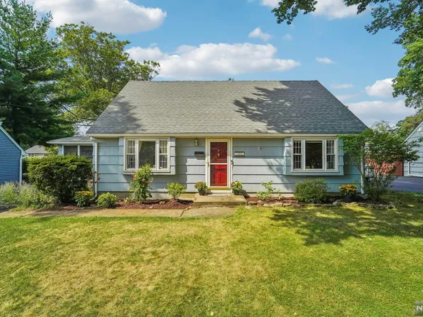 107 Wood St, Wyckoff, NJ 07481