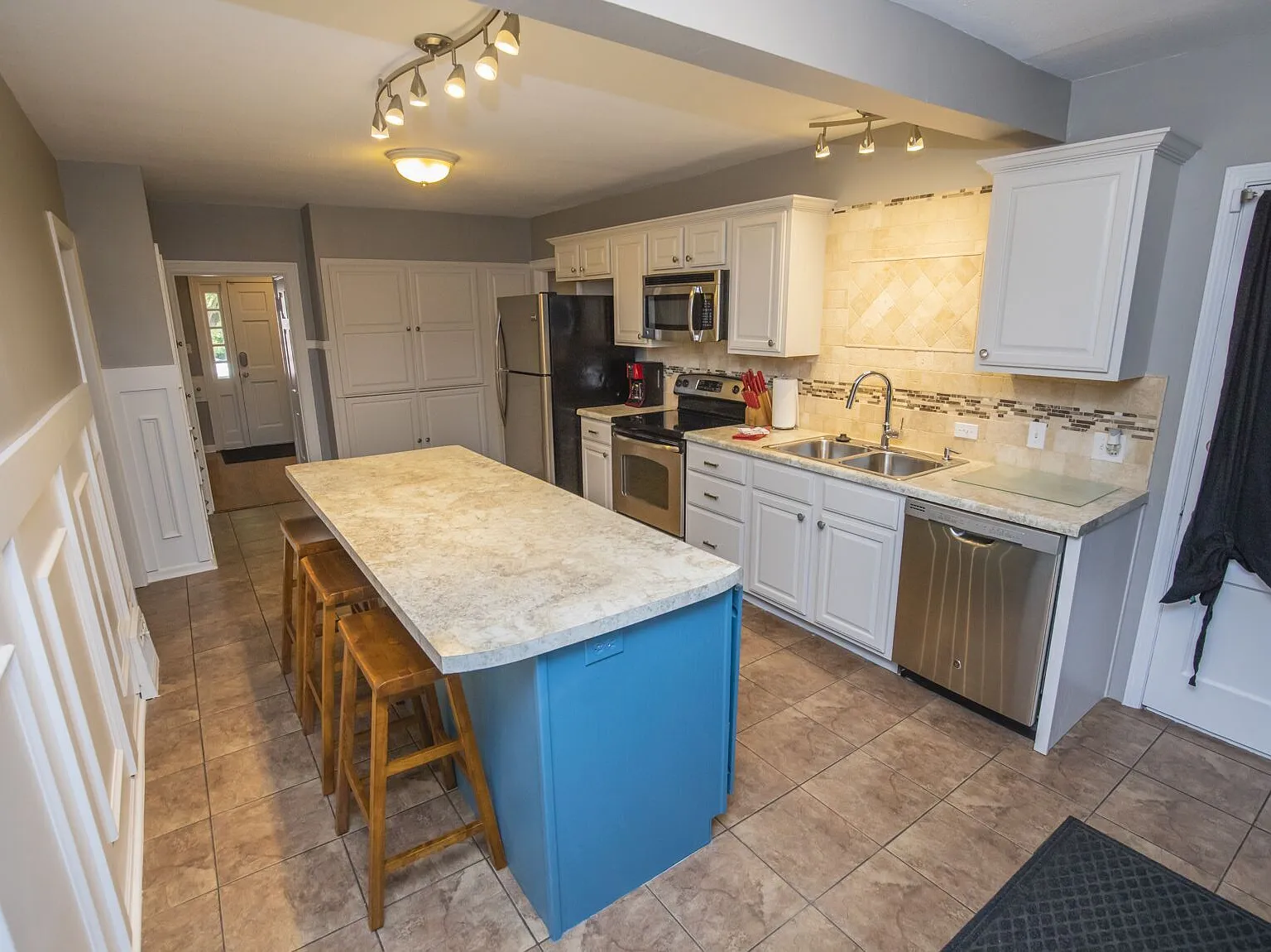 335 North Gregg Avenue - A - H... — Photo 2
