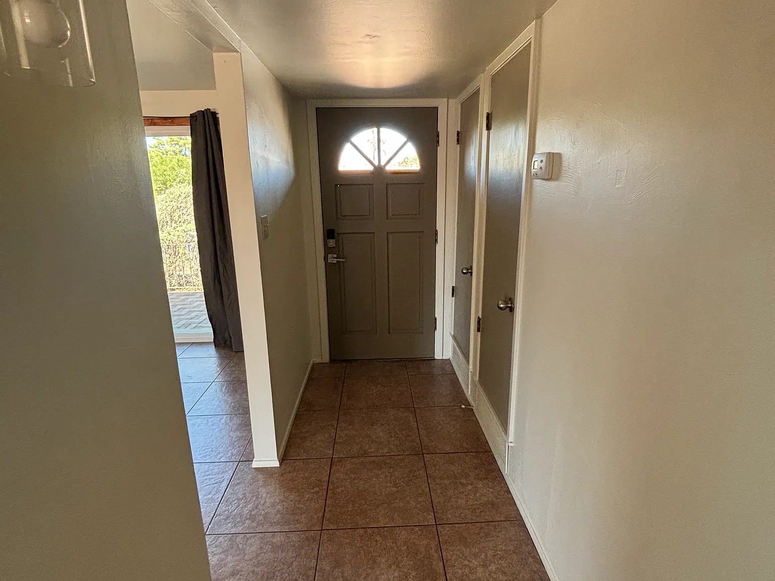 3 bed, 1234 sqft, $1,900 — Photo 2