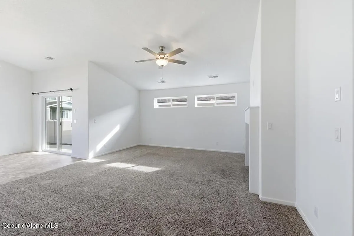 Building Photo - 1436 N Minam Loop