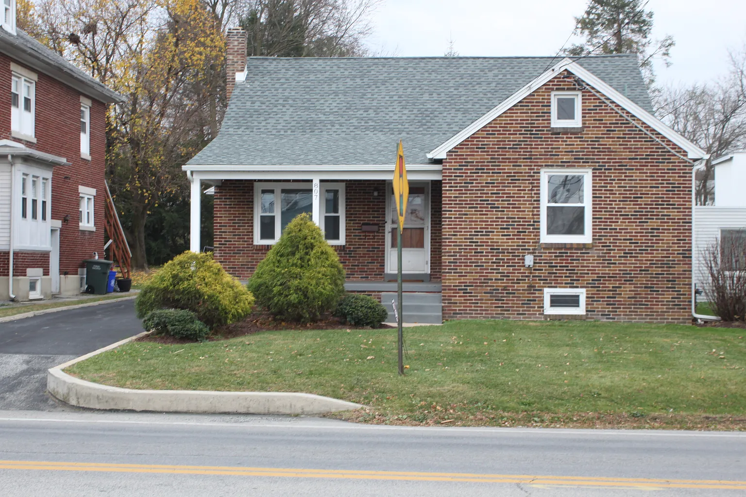 807 W Trindle Rd photo 1