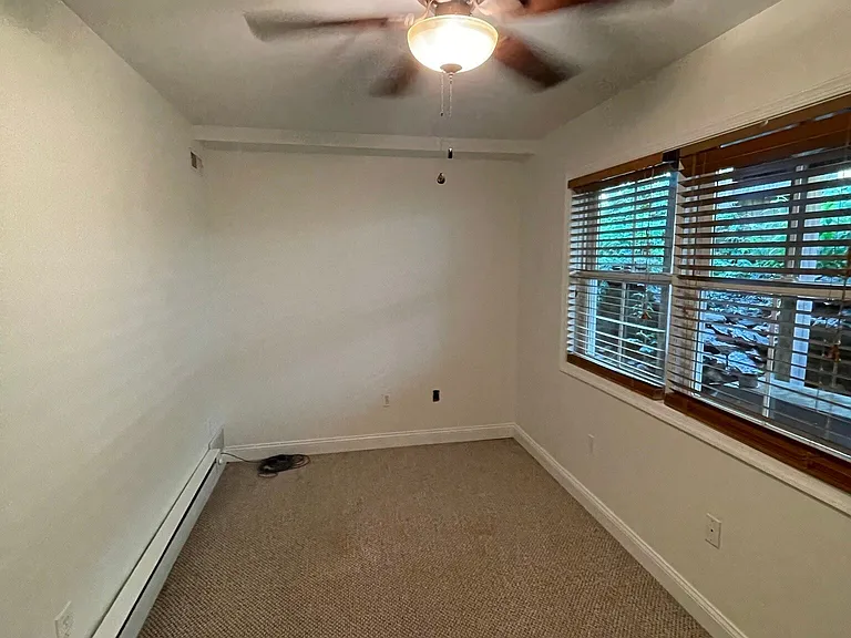 406 Leverington Ave #F — Photo 11