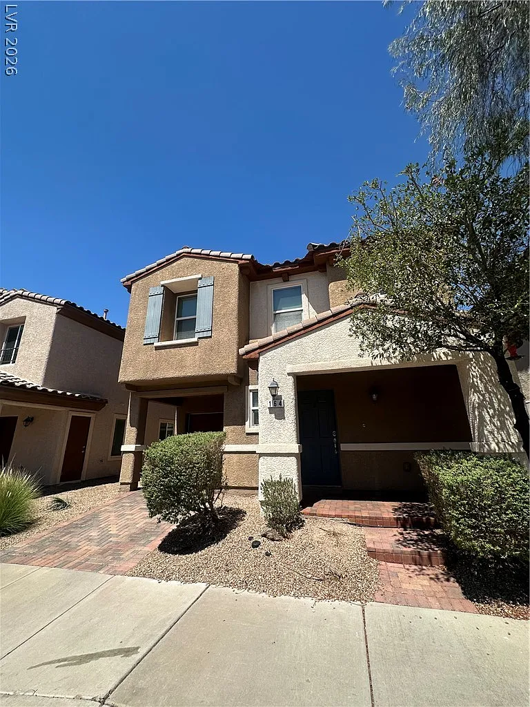 3 bed, 2.5 bath, 1435 sqft, $1,795 — Photo 2