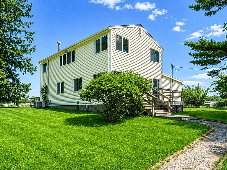 1394 Main Rd — Photo 30