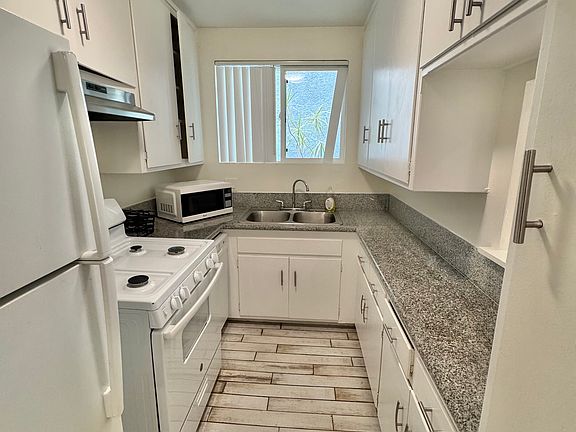 4th image of 1343 N Sierra Bonita Ave APT 5