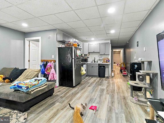 5th image of 170 Valley St
