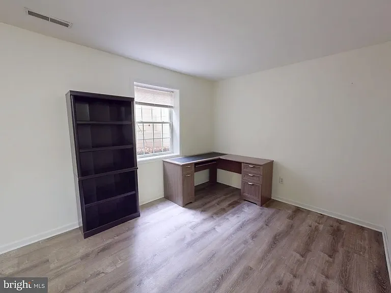 763 Oakwood Ave — Photo 3