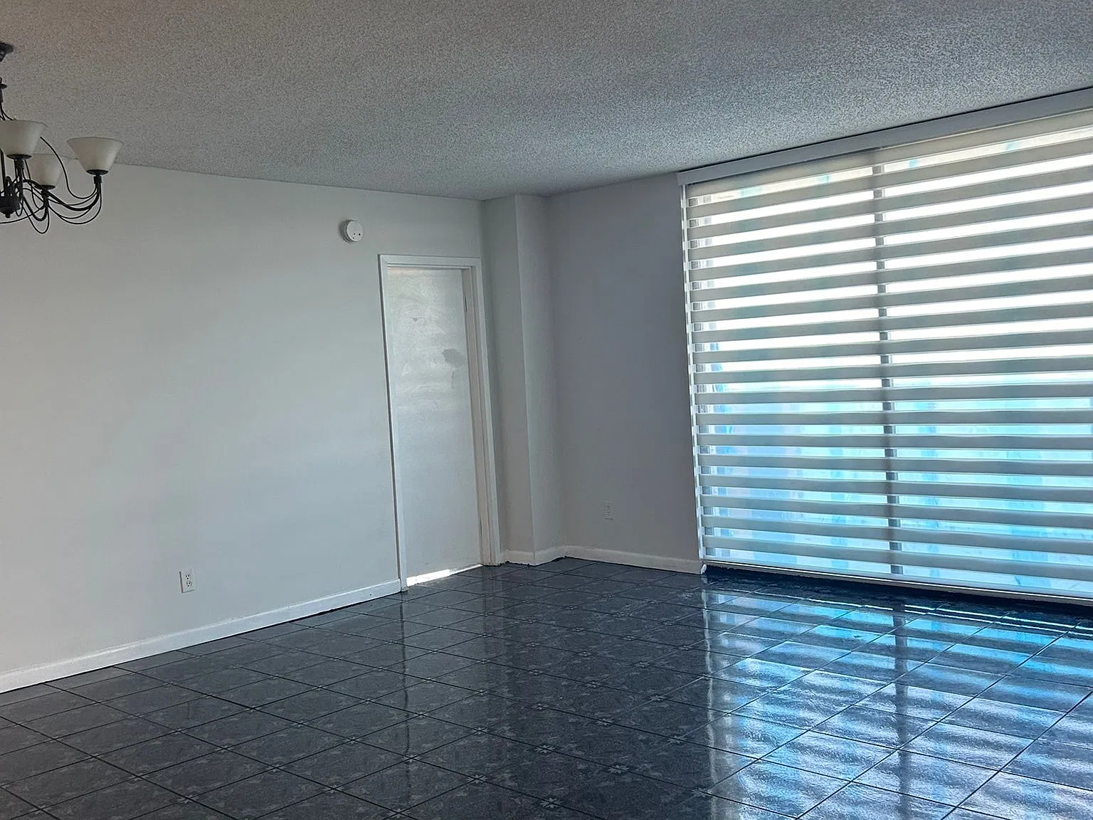 2 bed, 1050 sqft, $2,100 — Photo 3