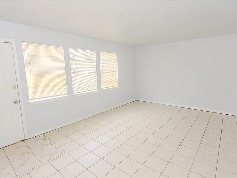 9706 Farragut St — Photo 2