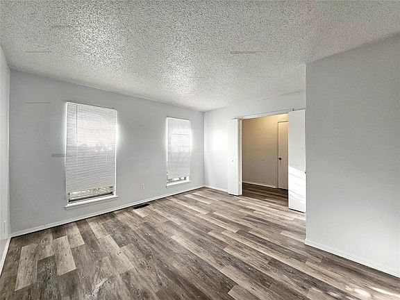 5th image of 413 Meadow Lake Dr