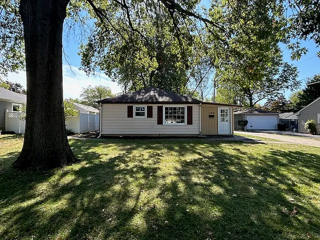 Henderlong Pkwy — Photo 1