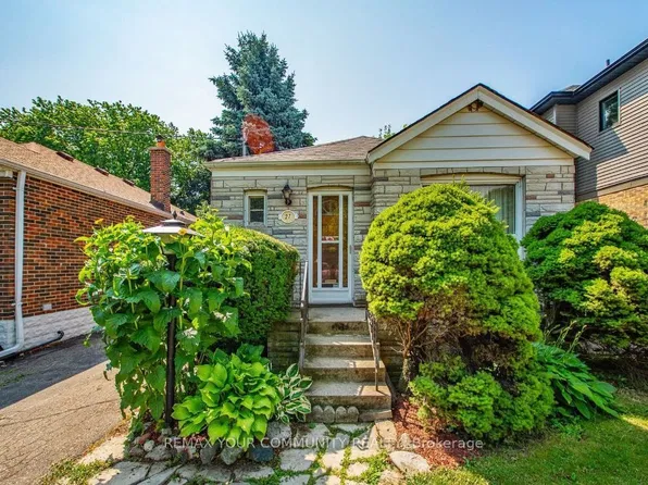 27 Struthers St, Toronto, ON M8V 1Y2