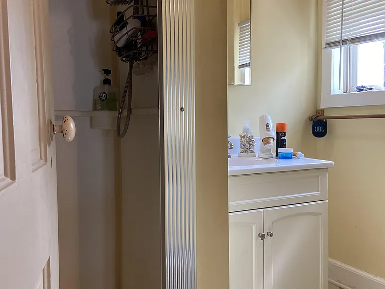 416 Bank St #2 — Photo 9