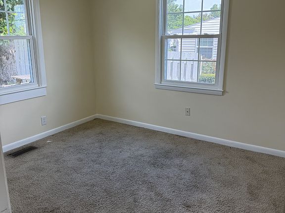 3rd image of 2214 Maplecrest Dr