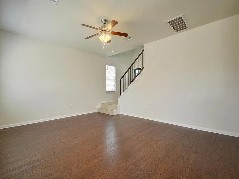 2015 Barker House Cv — Photo 6