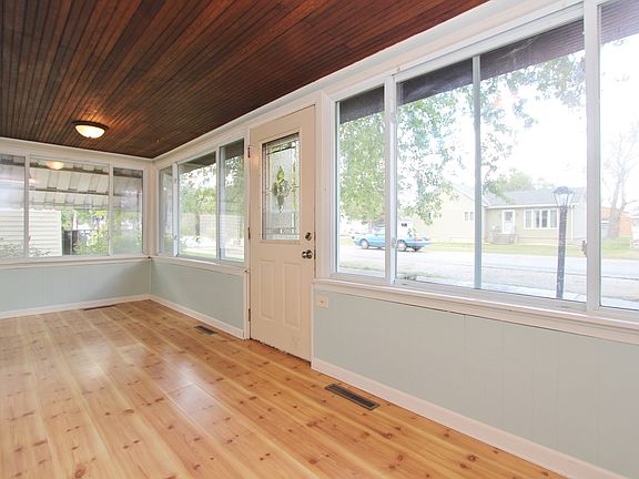 4th image of 465 Lake St