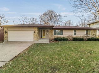 1042 Chippewa Dr, Elgin, IL 60120