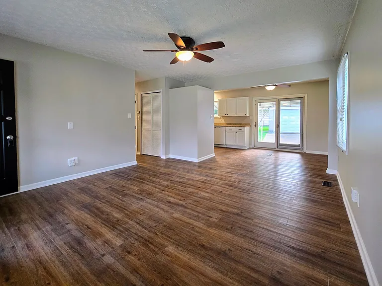 4333 Maplegrove Dr — Photo 2