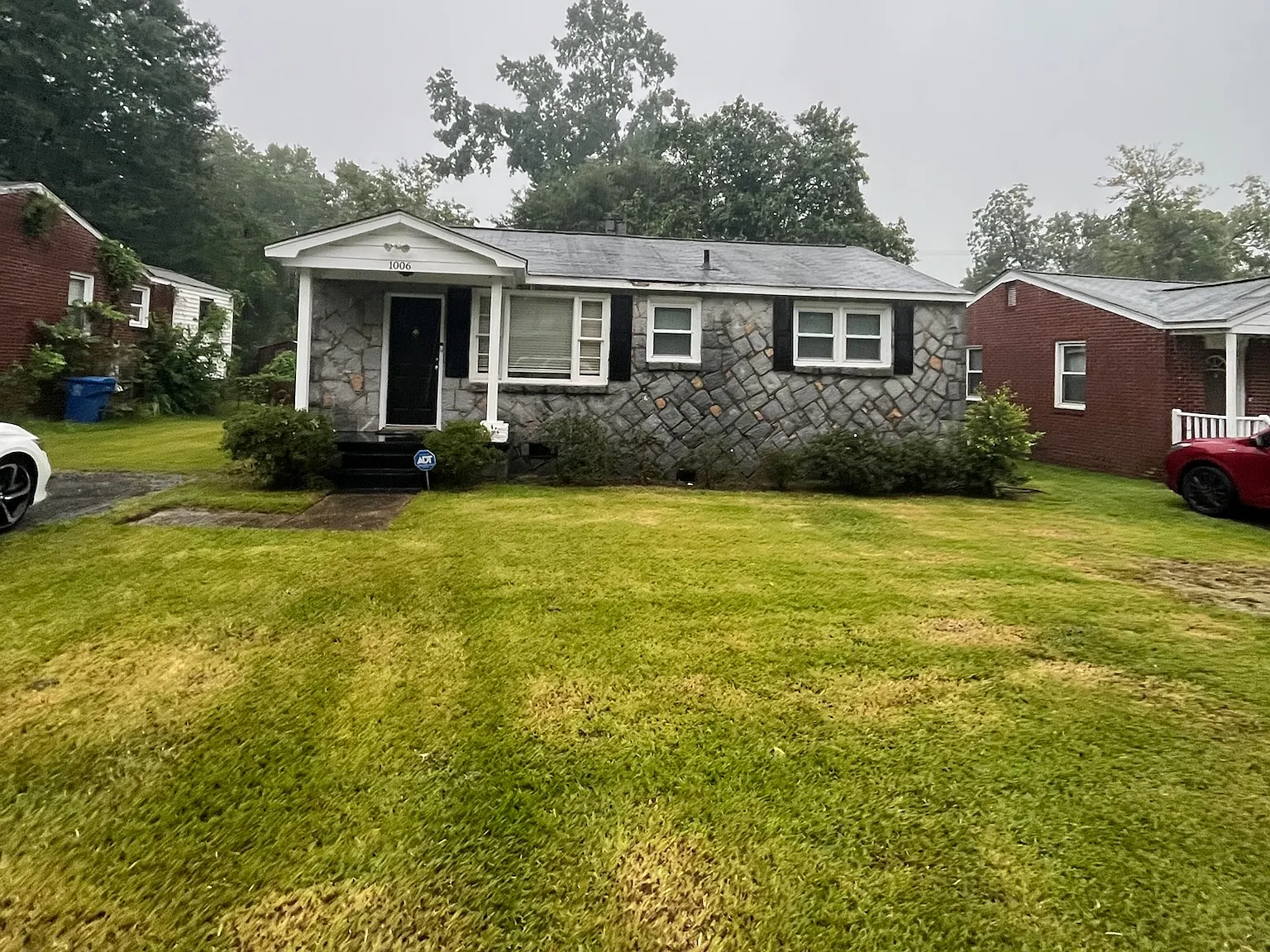 3 bed, 1024 sqft, $1,450 — Photo 1