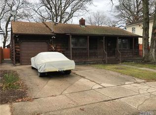 39 Anchor Ct, West Babylon, NY 11704