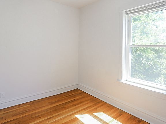 3rd image of 3820 1/2 N Sheffield Ave #3