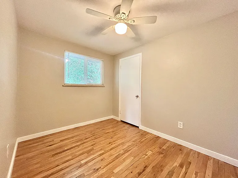 3825 S King Street — Photo 10