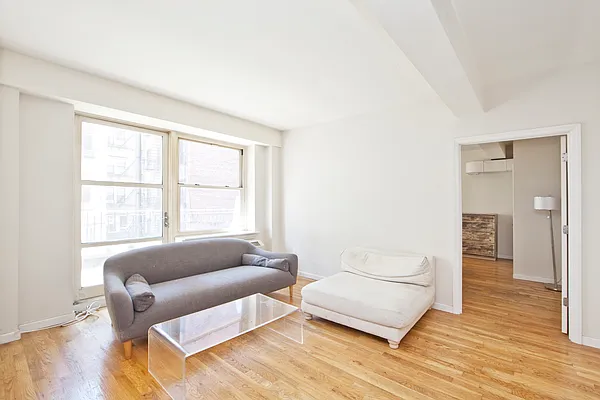 Rented by R New York | media 24