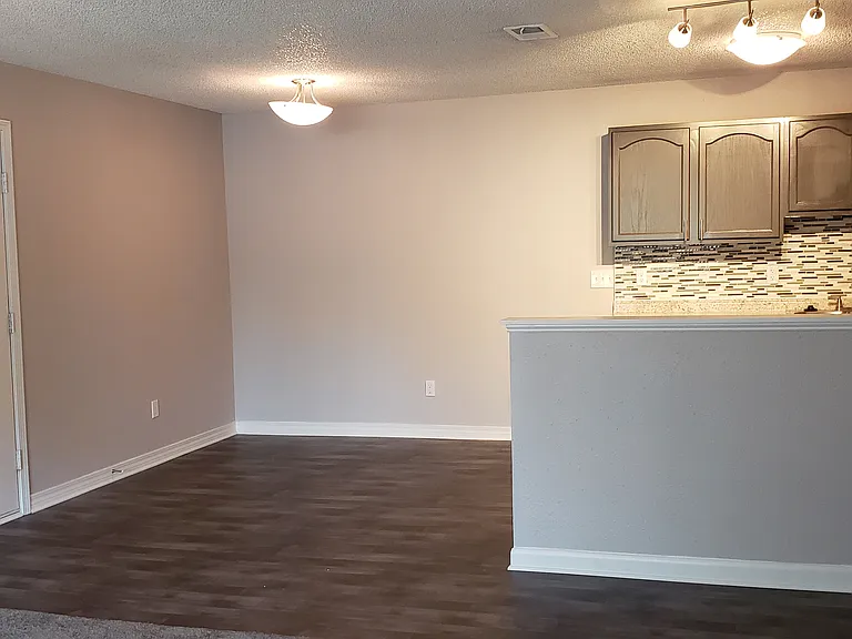 Kitchen & Dining Area