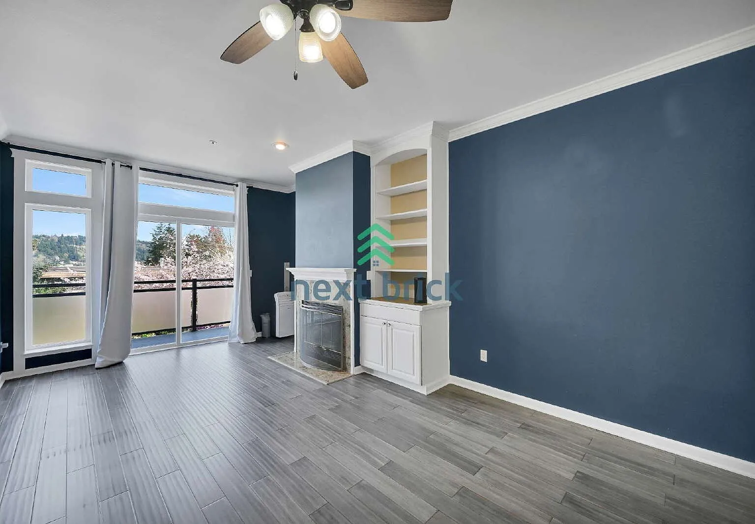 3 Beds & 3 Bath Condo For Rent — Photo 4