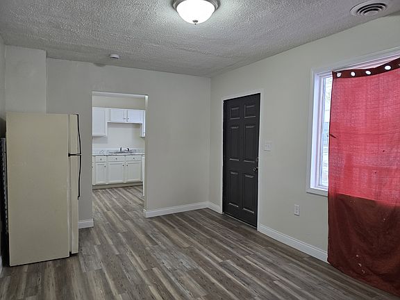 5th image of 3822 Melville Ave #2