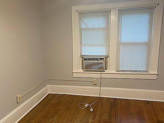 2nd image of 905 Carolina Ave #1