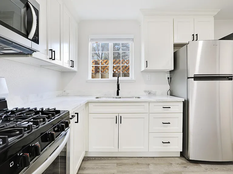 88 W 7th St #2 — Photo 17