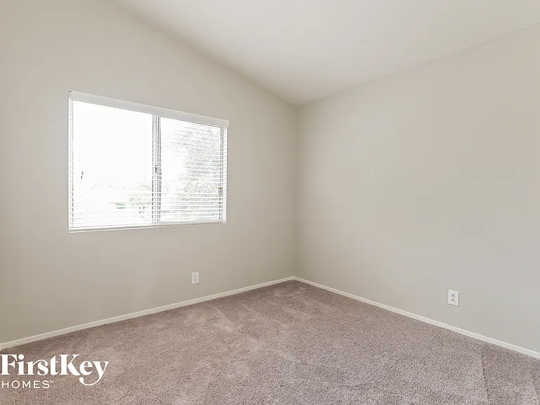 1573 Alpine Hills Ave — Photo 12
