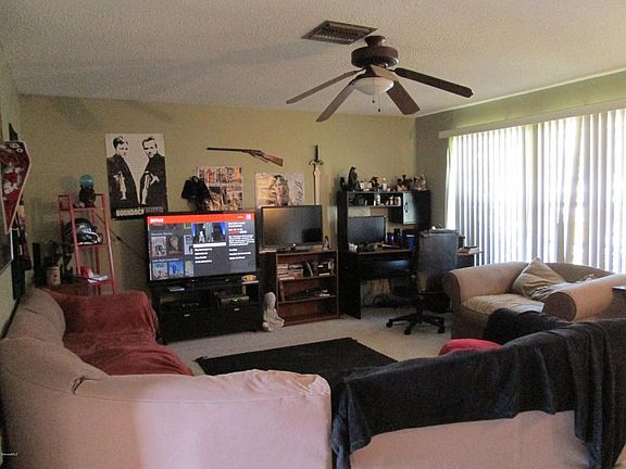 2nd image of 2735 Yorkshire Dr