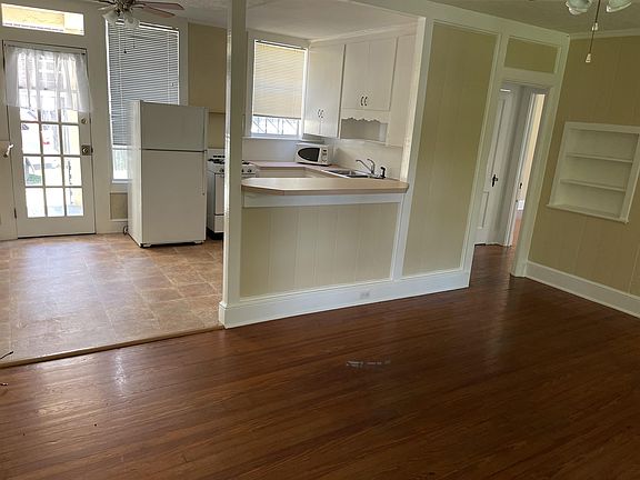 4th image of 558 E Park Ave APT 1-2