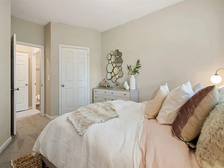 The Enclave at Crossroads — Photo 11