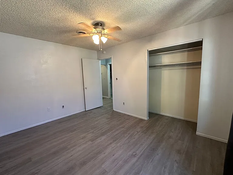 5542 Cypress St — Photo 11