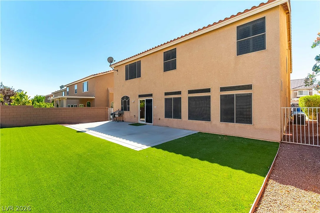5 bed, 3.0 bath, 4027 sqft, $3,595 — Photo 2