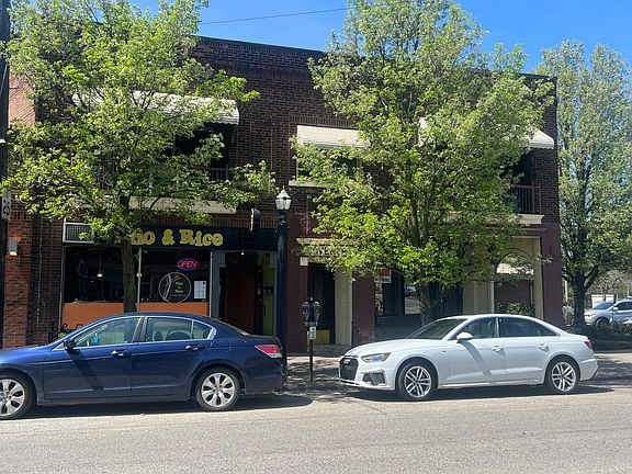 Building front-side unit with balcony available now-front unit avail Jan 1.