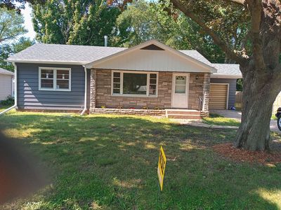 1907 4th St #A, East Moline, IL, 61244