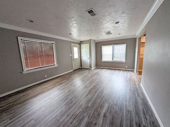 3rd image of 310 Camellia Ave
