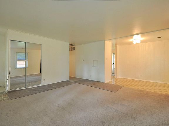 3rd image of 7402 N Delaware Ave