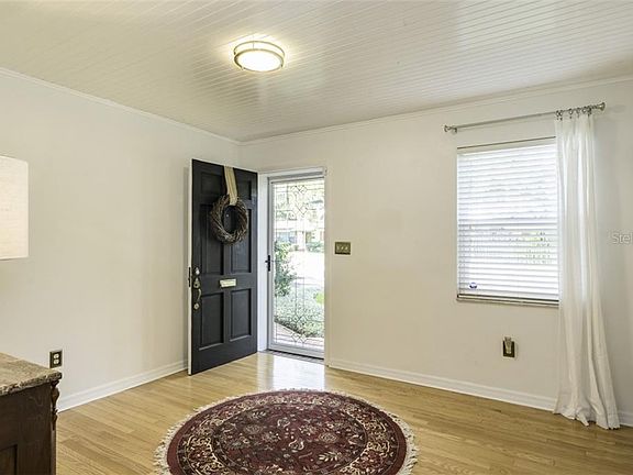 3rd image of 619 W Oak Dr