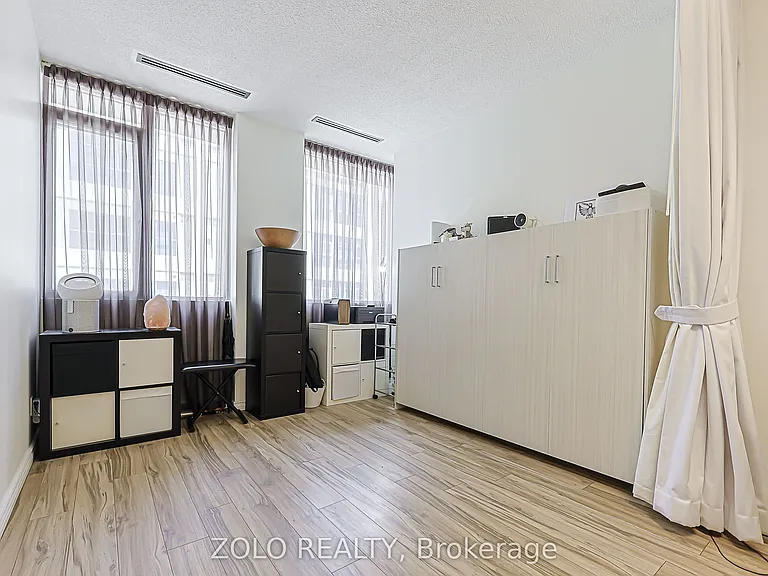 555 Yonge St #804 — Photo 10